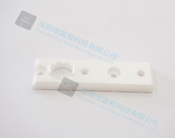 セラミック製の精密機械加工